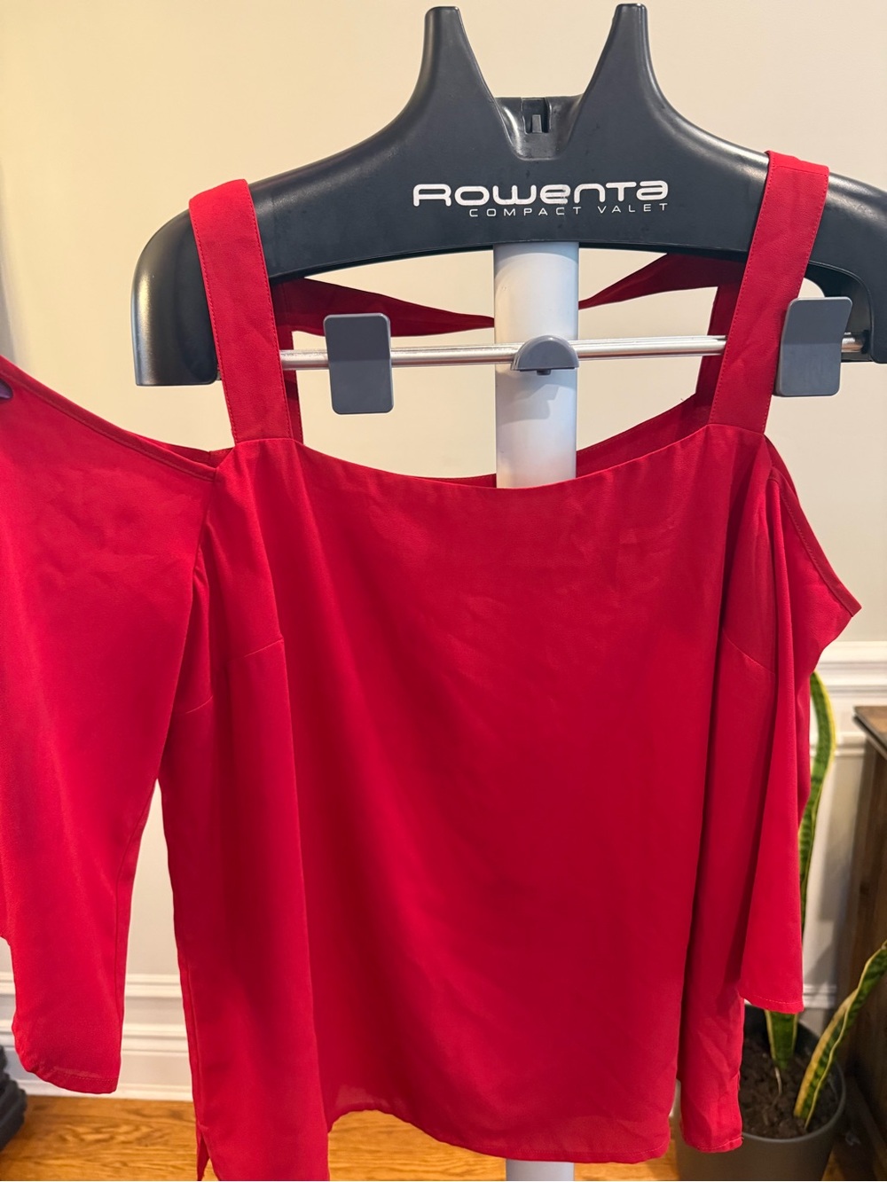 Le Chateau Red Cold Shoulder Blouse - Strappy Off-Shoulder Top Large
